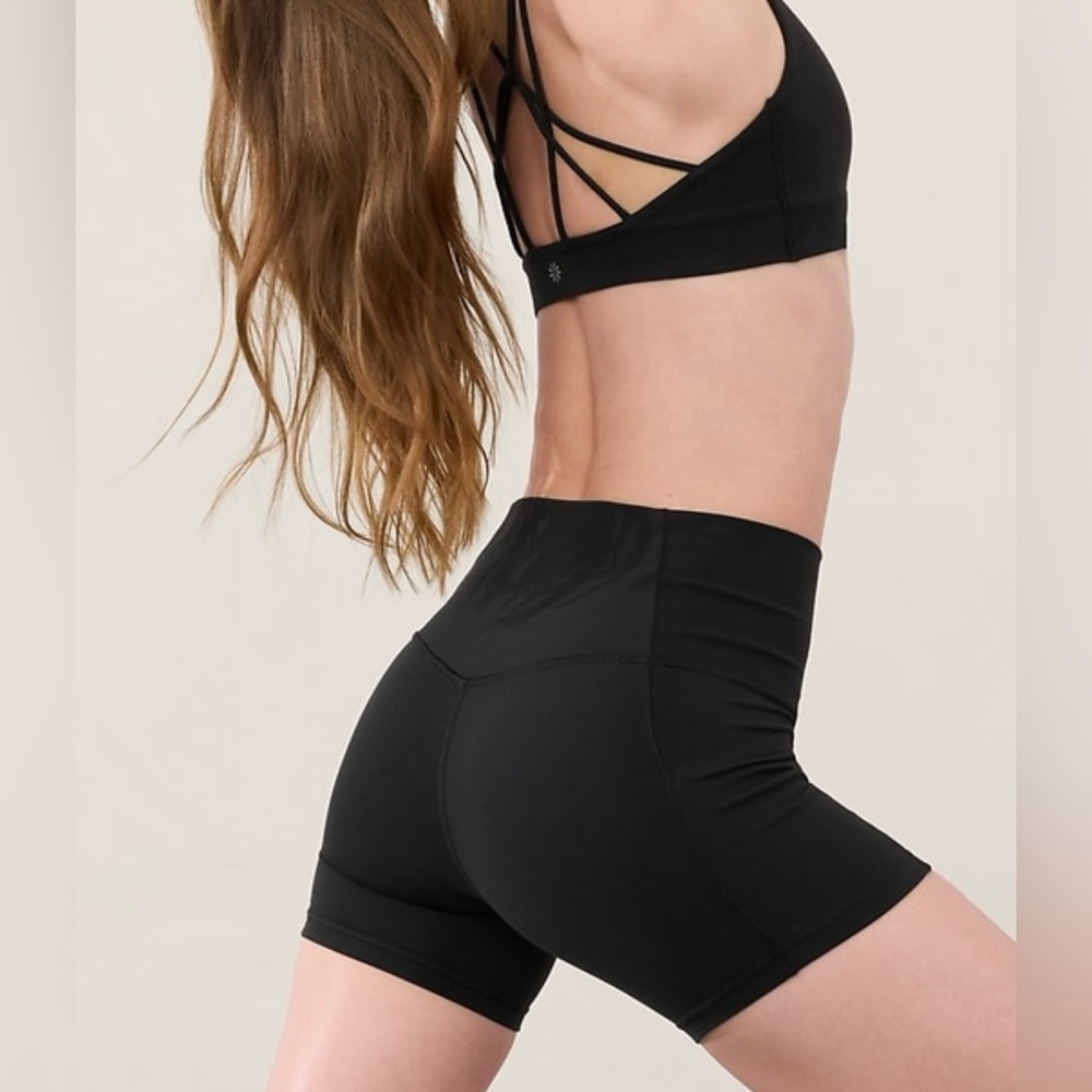 Athleta Salutation Stash High Rise 5 Short Pockets Black Sz XS NWT MSRP $69